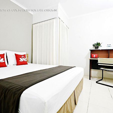 Zen Rooms Mampang Prapatan Jakarta Exterior photo