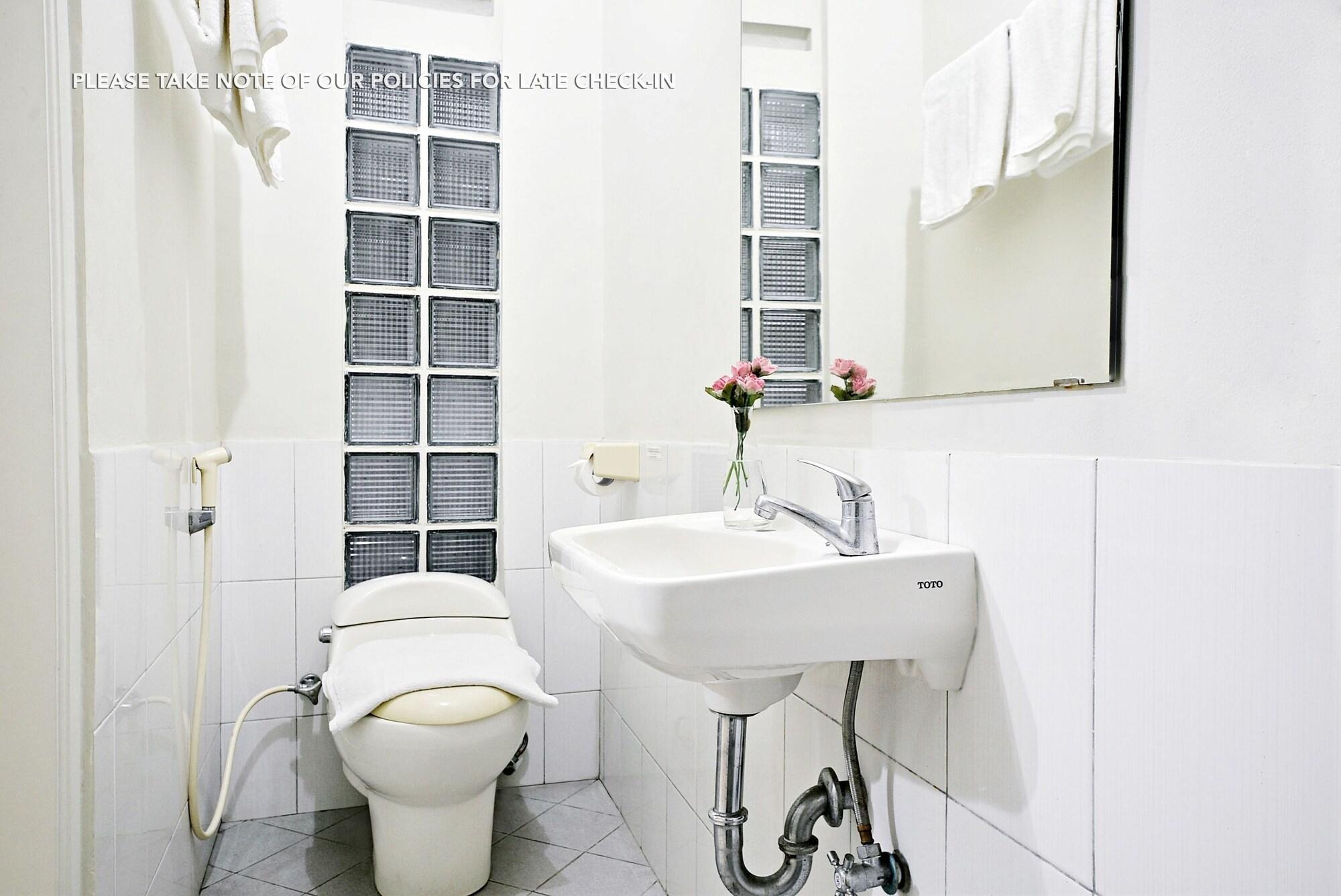 Zen Rooms Mampang Prapatan Jakarta Exterior photo