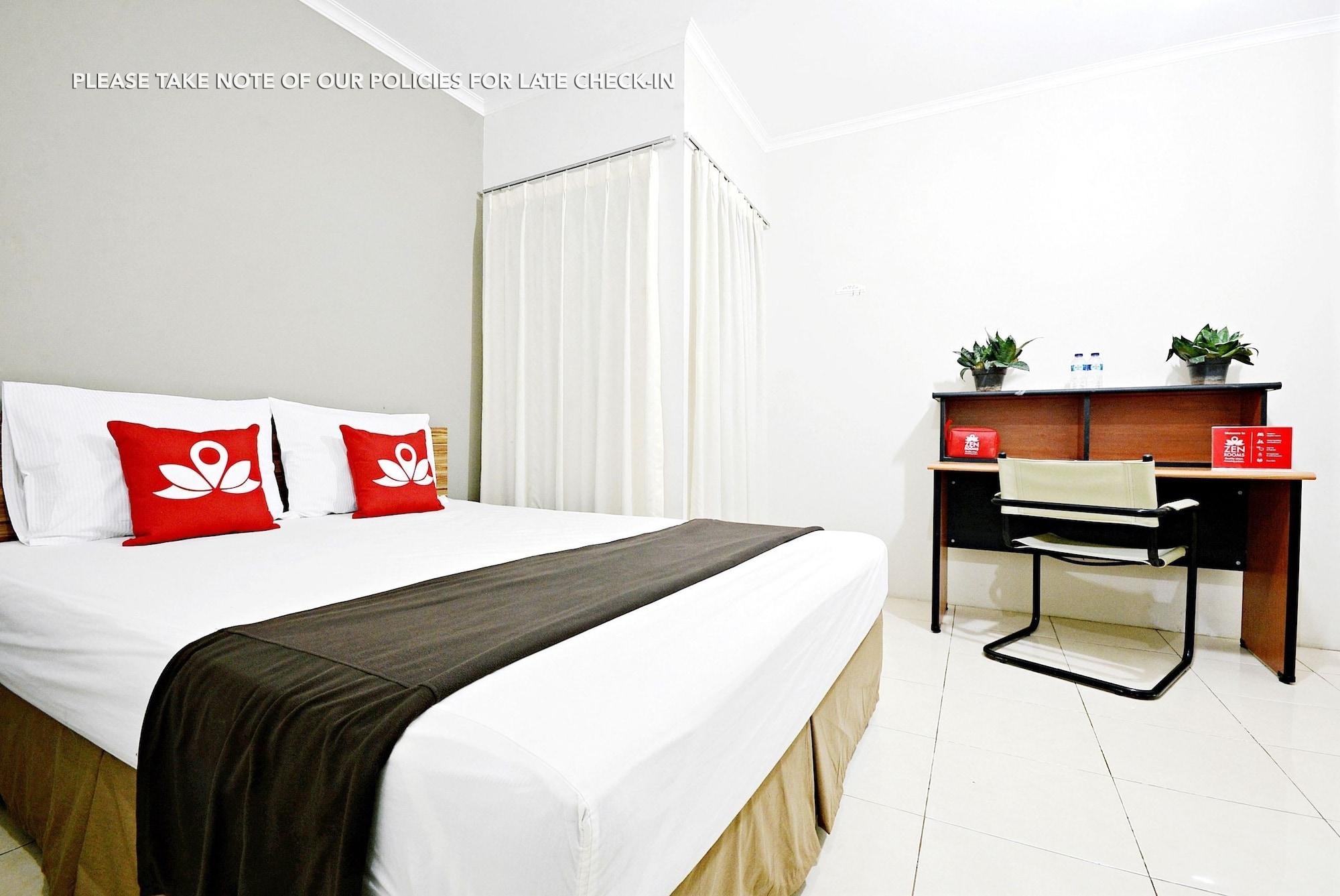 Zen Rooms Mampang Prapatan Jakarta Exterior photo