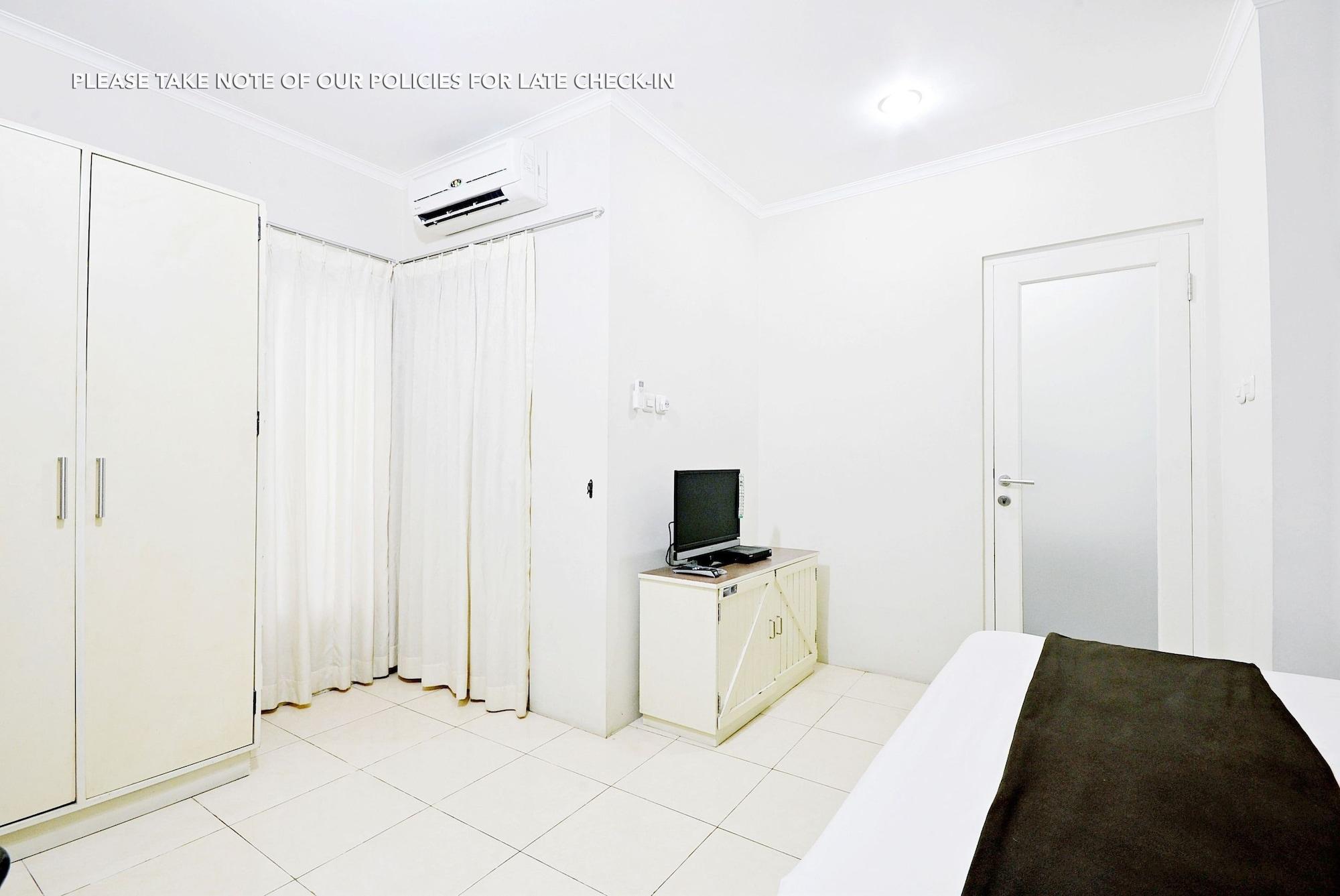 Zen Rooms Mampang Prapatan Jakarta Exterior photo