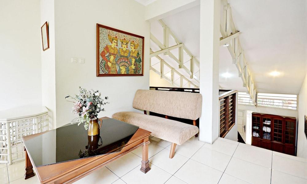 Zen Rooms Mampang Prapatan Jakarta Exterior photo