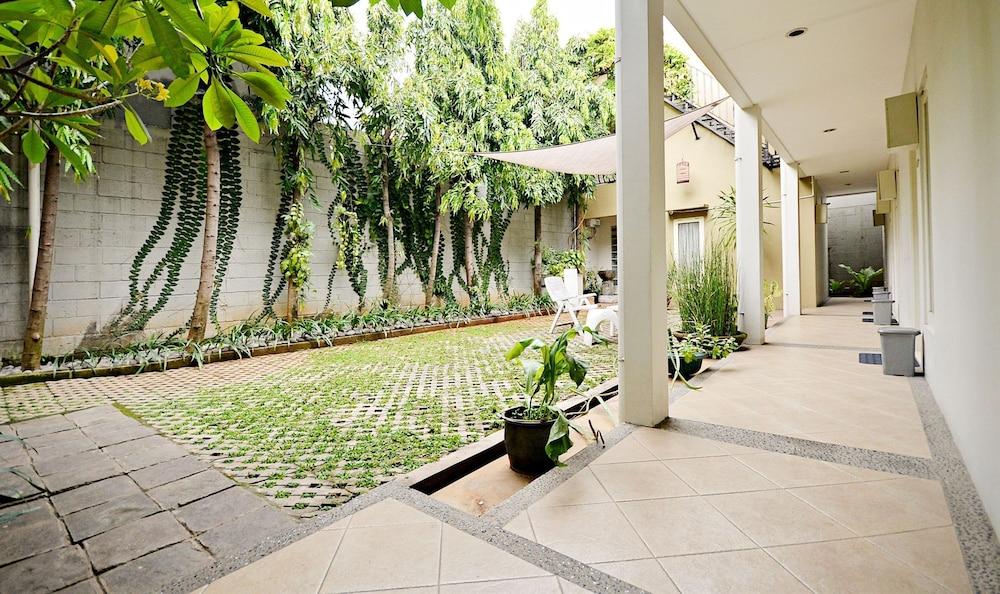 Zen Rooms Mampang Prapatan Jakarta Exterior photo