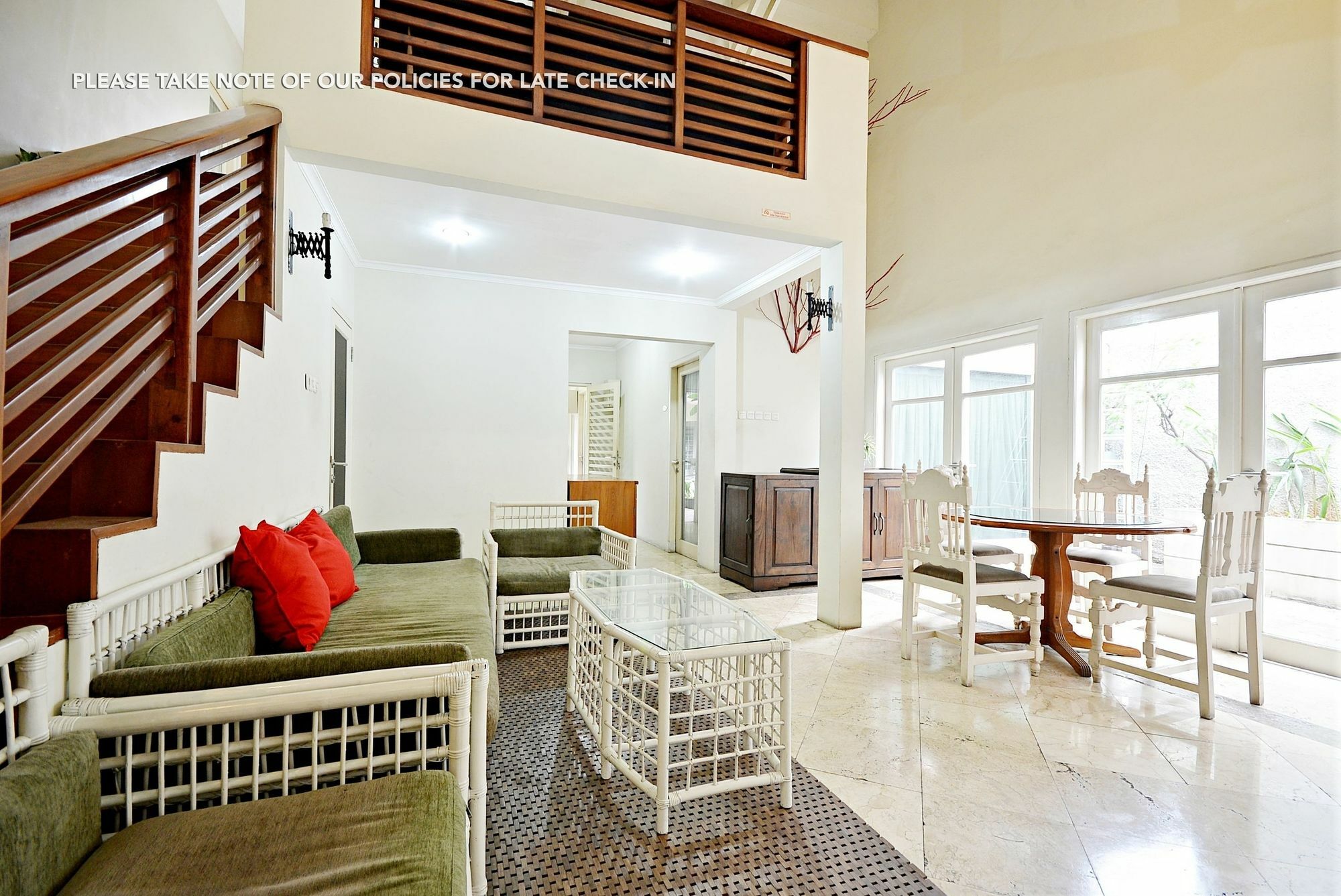 Zen Rooms Mampang Prapatan Jakarta Exterior photo