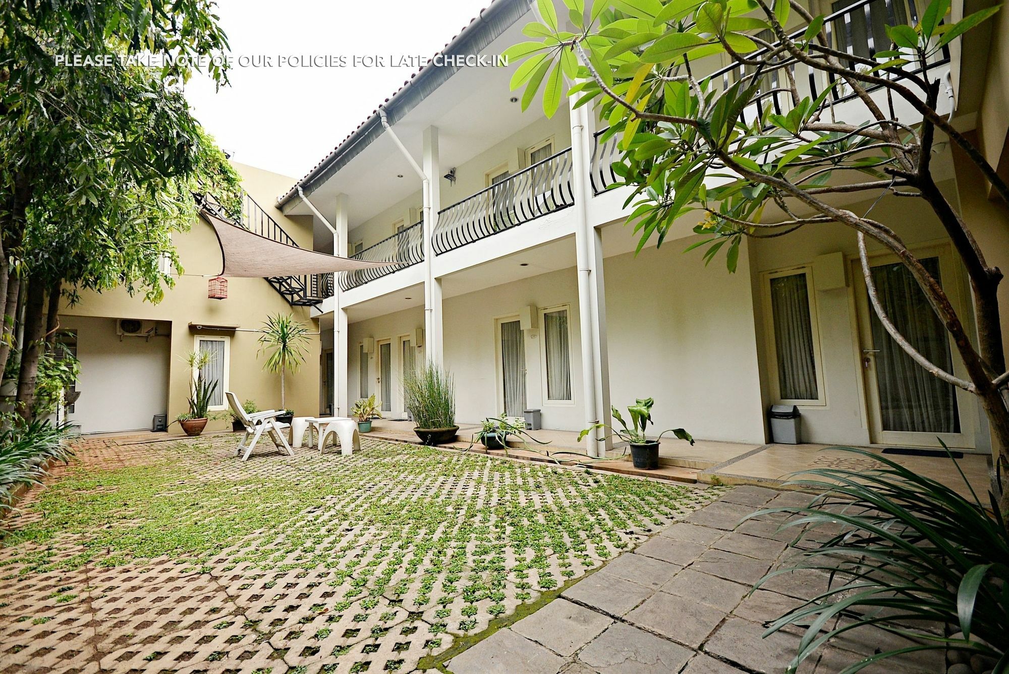 Zen Rooms Mampang Prapatan Jakarta Exterior photo