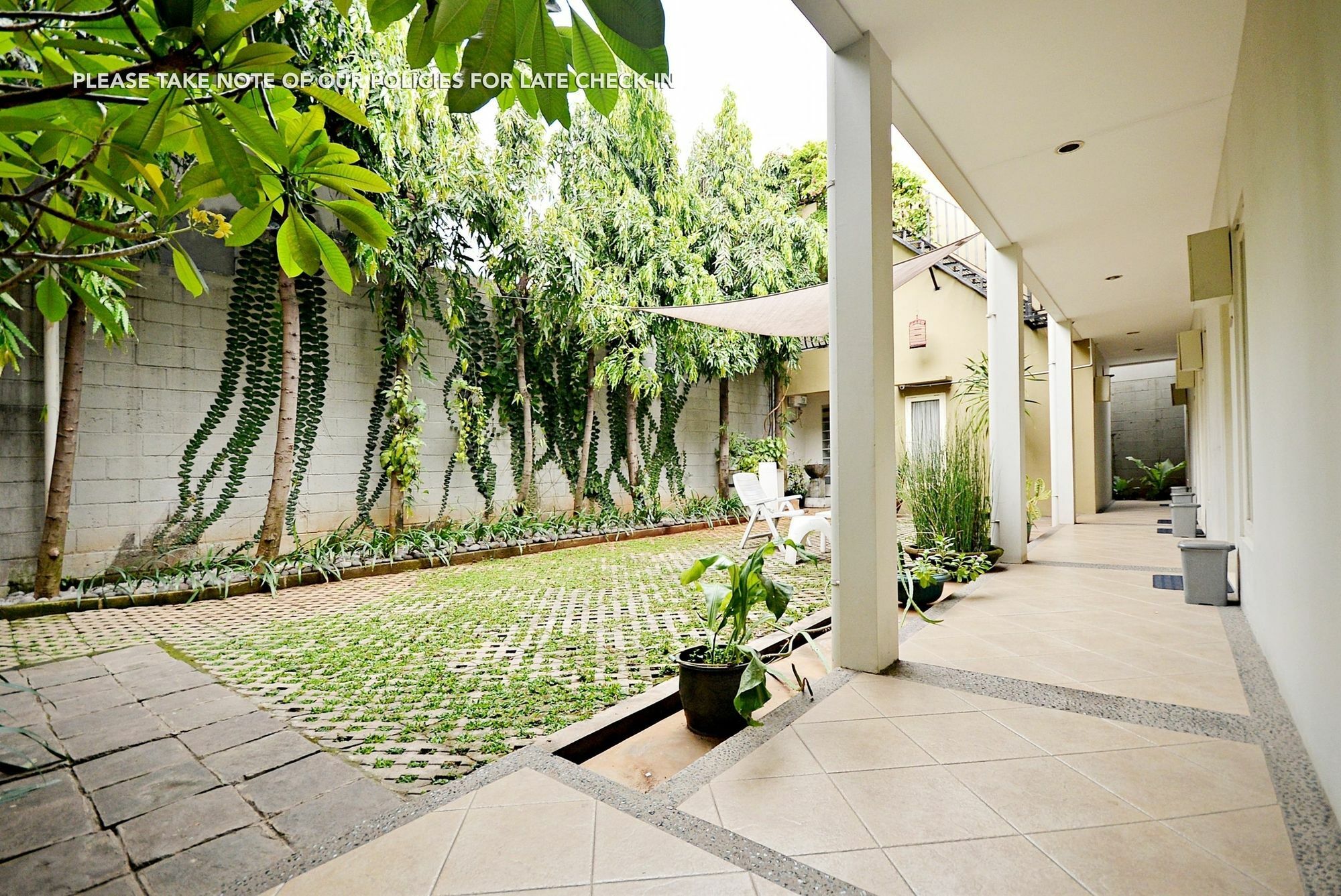 Zen Rooms Mampang Prapatan Jakarta Exterior photo