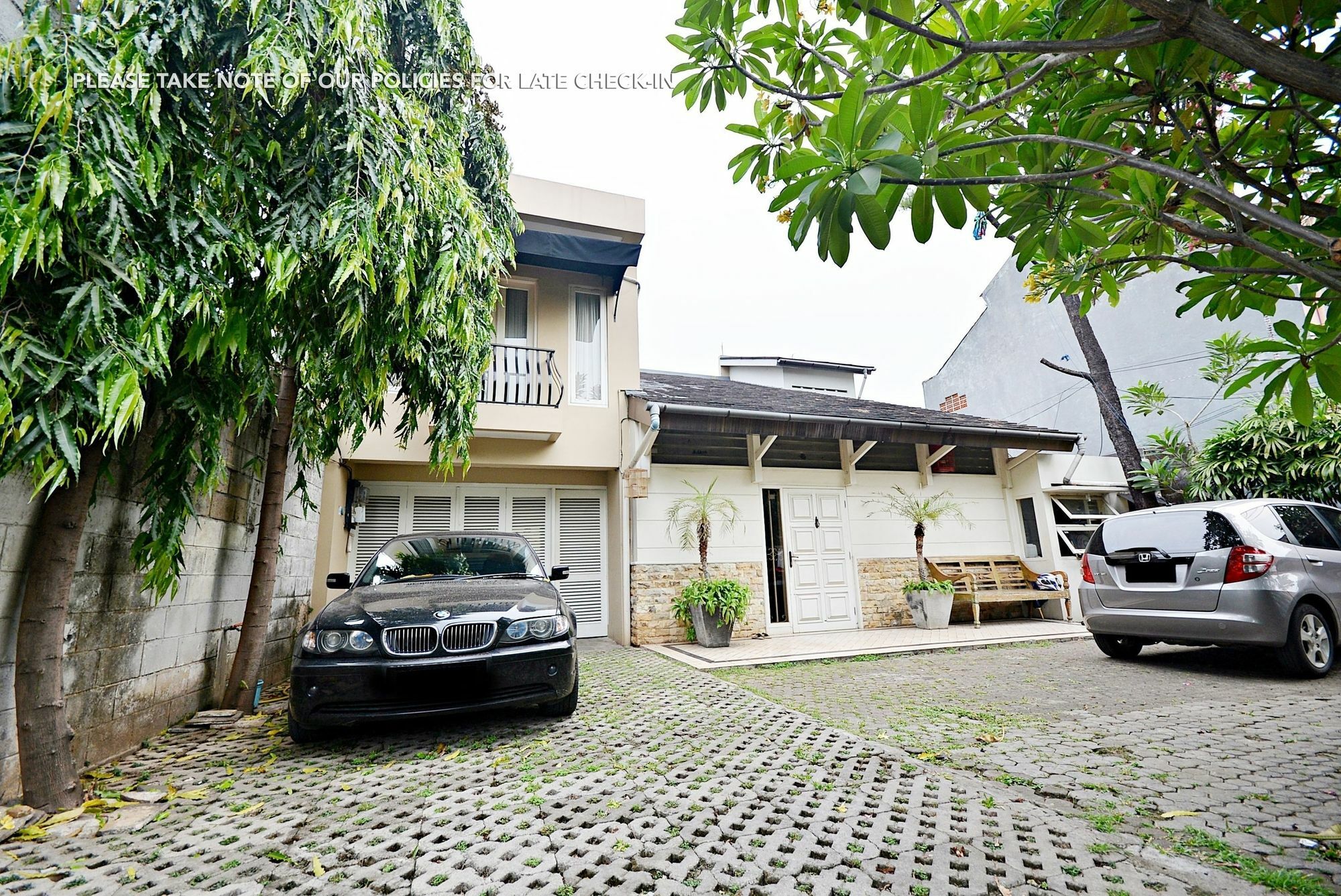 Zen Rooms Mampang Prapatan Jakarta Exterior photo