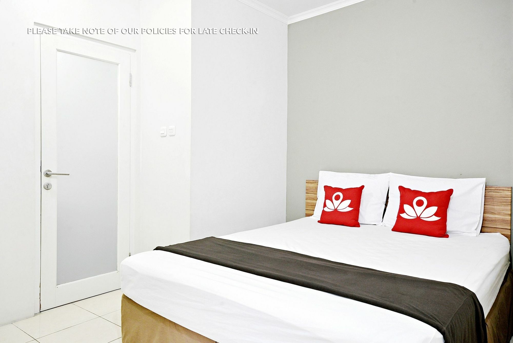 Zen Rooms Mampang Prapatan Jakarta Exterior photo